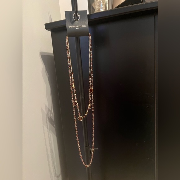 NWT Beautiful and dainty necklace with garnet colored beading and stones - Picture 7 of 8